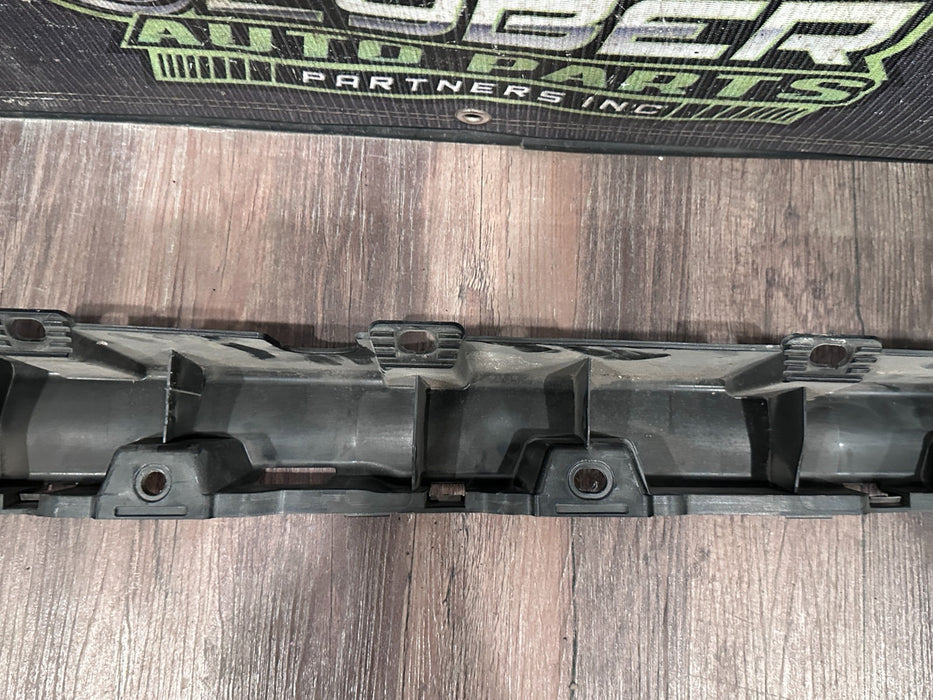 2018 AUDI R8 PASSENGER RIGHT SIDE SKIRT SUPPORT BRACKET OEM 4S0 853 922