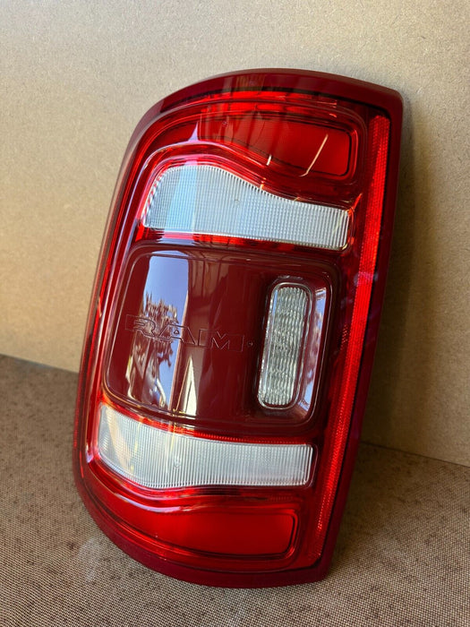 2019-2022 RAM 2500 3500 DRIVER LEFT TAIL LIGHT LED W/ BLIND SPOT 68446839AE