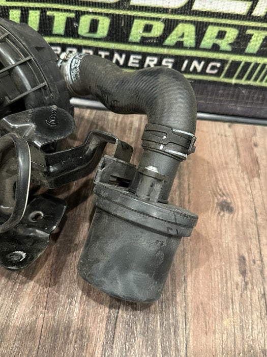 2017 AUDI R8 RIGHT SECONDARY AIR INJECTION PUMP OEM 4S0 906 601