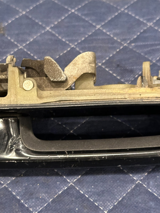 2017-2019 FORD F250 F350 F450 REAR RIGHT DOOR HANDLE OEM BLACK PEARL G1 *FLAW*