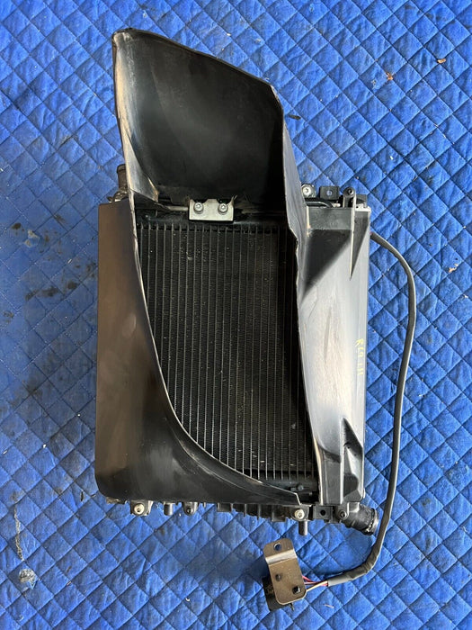 2012 AUDI R8 FRONT LEFT DRIVER RADIATOR 420121252B ASSEMB~MINOR COSMETIC DAMAGE~