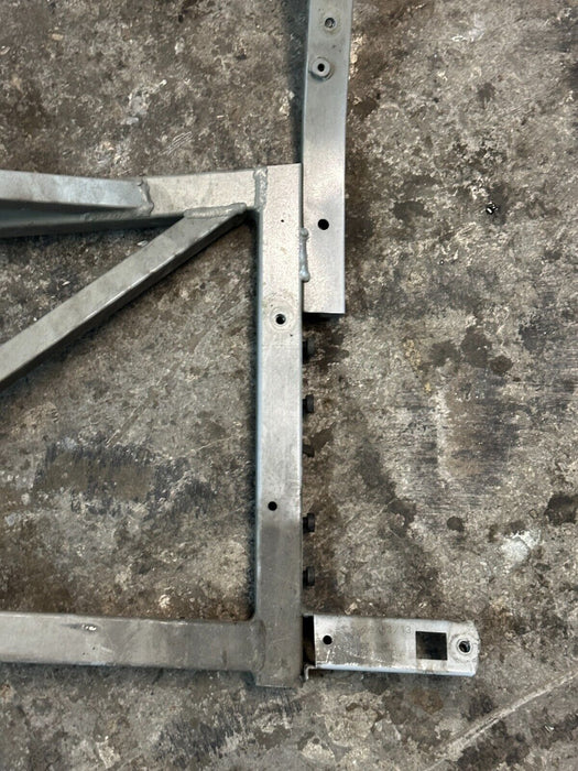 2014 AUDI R8 FRONT PASSENGER RIGHT FENDER RADIATOR SUPPORT STRUCTURE 420805372A