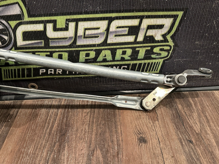 2017 AUDI R8 RIGHT WINDSHIELD WIPER MOTOR LINKAGE OEM