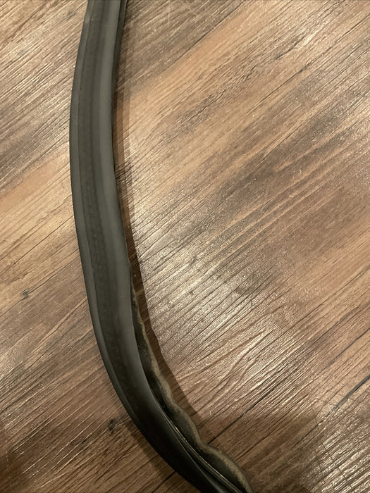 2017 MERCEDES-BENZ C63 AMG CABRIOLET REAR ROOF SEALING RUBBER SEAL 2057500498