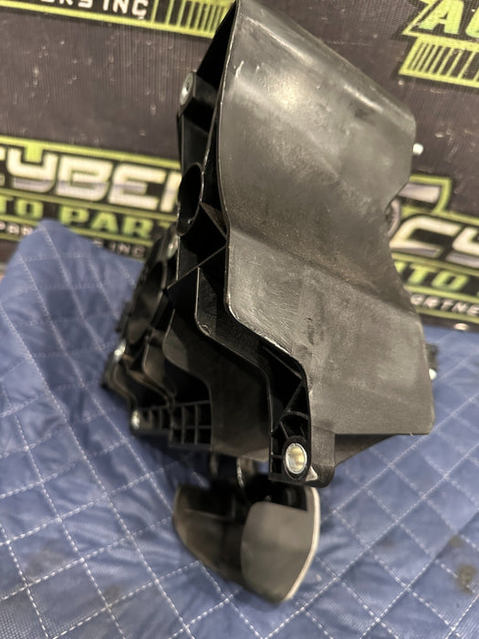 2014 Audi R8 V10 BRAKE PEDAL BOX ASSEMBLY 423 723 021 H 2008 - 2015 OEM