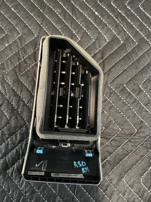 2018 FORD F250 F350 F450 PLATINUM OUTER RIGHT AIR VENT DUCT OEM~COSMETIC DAMAGE~