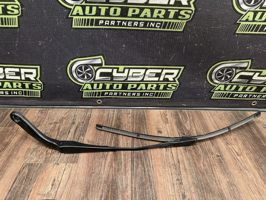 2020 BMW M4 F82 FRONT LEFT RIGHT WINDSHELD WIPER ARMS PAIR OEM