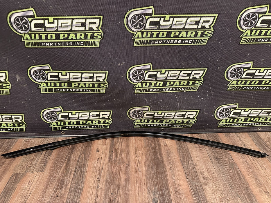 2020 BMW M4 F82 FRONT LEFT DOOR WINDOW FRAME MOULDING OEM