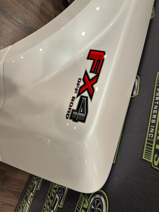 2017 2019 FORD F350 F450 LEFT DUALLY BED SIDE FENDER FLARE PEARL WHITE *UG* OEM