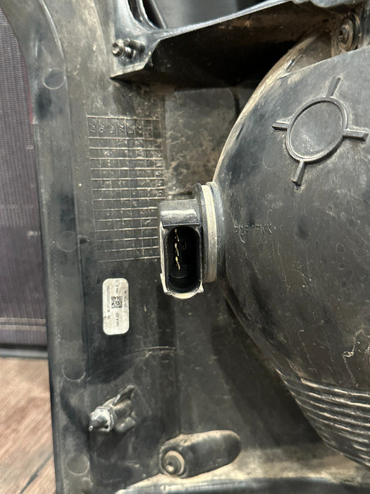 2023-2024 FORD F350 PASSENGER RIGHT HALOGEN TAIL LIGHT OEM *READ/SCUFFS*