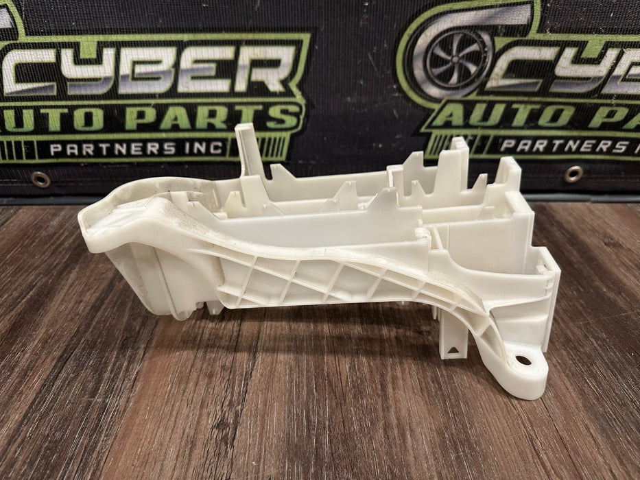 2014 TOYOTA PRIUS V JUCTION BOX BRACKET OEM 82877 47010