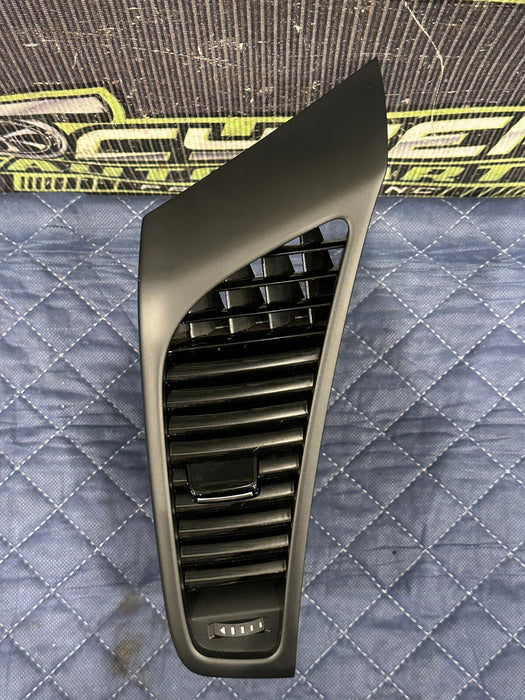 2014 AUDI R8 FRONT LEFT DASH DASHBOARD AIR VENT TRIM LOUVER OEM 423 820 901 A