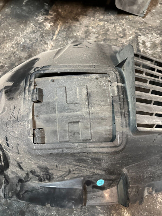 2020 BMW M4 F82 FRONT PASSENGER RIGHT FENDER LINER SET