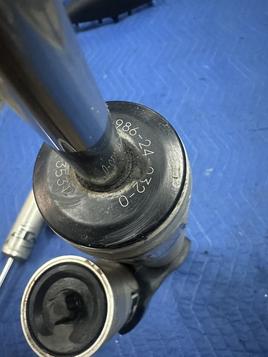 2019 FORD F350 FOX 2.0 PERFORMANCE 6 INCH LIFT REAR STRUTS PAIR W/RESERVOIR