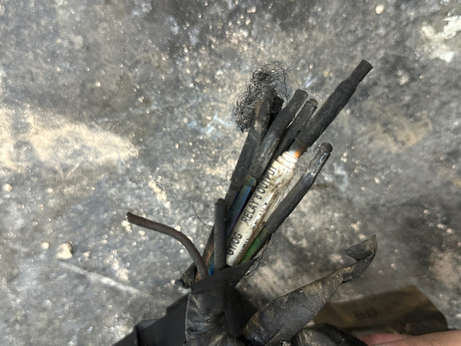 2020 2021 2022 FORD F350 XLT UPFITTER FUSE & RELAY PANEL LC3T 14A303 BA