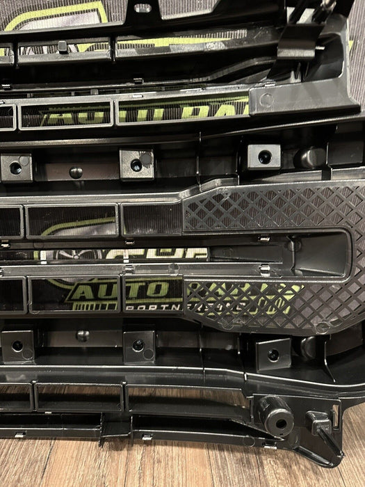 2020 2021 2022 FORD F250 F350 PLATINUM CHROME GRILLE GRILL OEM ~BROKEN TAB~