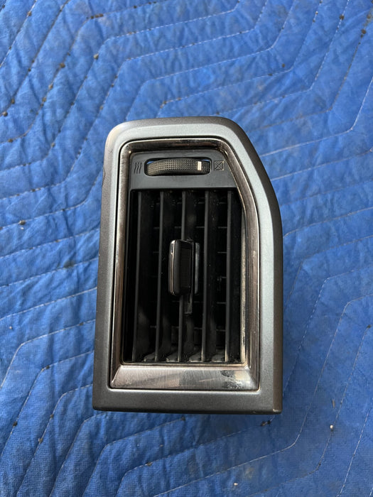 2016-19 NISSAN TITAN XD PLATINUM RESERVE FRONT LEFT OUTER A/C AIR VENT 68761EZ4