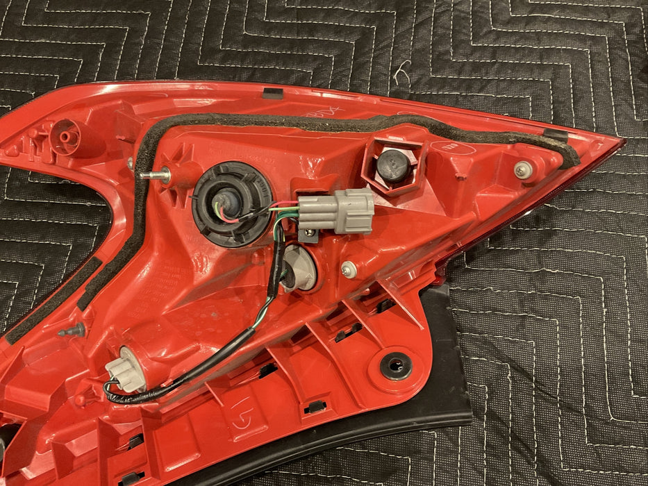 2011 NISSAN 370Z SPORT COUPE LH TAIL LIGHT LEFT DRIVER SIDE OEM 2009-2020~DAMAGE