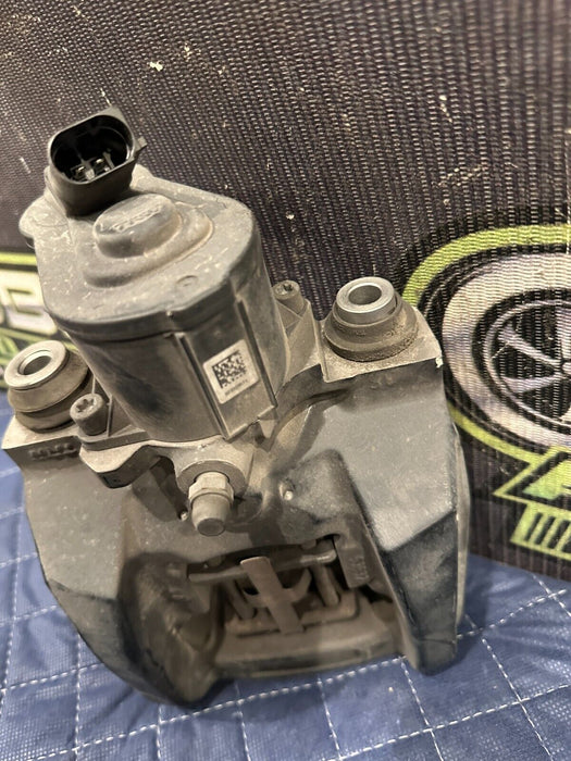 2018 AUDI R8 REAR RIGHT EMERGENCY PARKING BRAKE CALIPER OEM 4S0 615 404 D