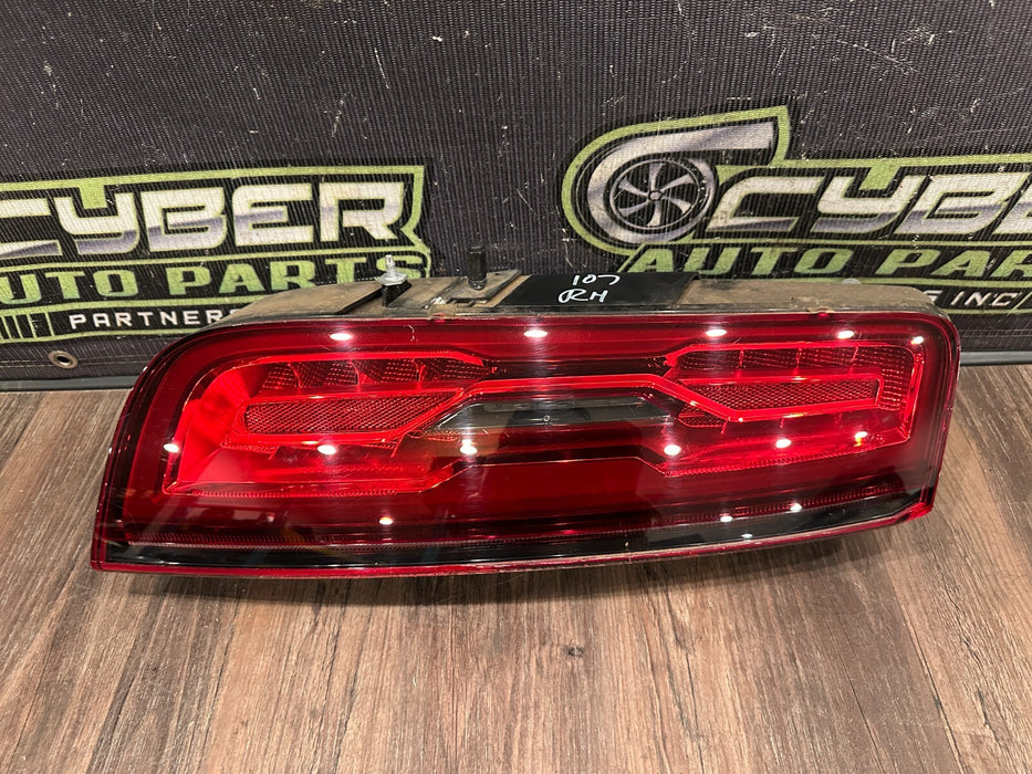 2014 AUDI R8 PASSENGER RIGHT LED TAIL LIGHT OEM *PICTURES 5-10* 420 945 096 L