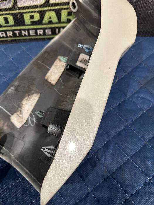 2017-2019 FORD F250 F350 F450 RIGHT CAB CORNER METALLIC WHITE (UG) OEM {READ}