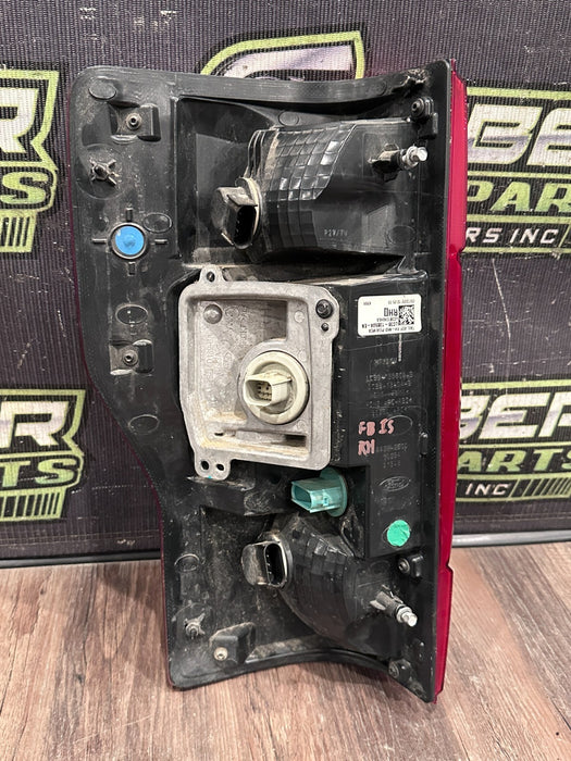 2020-2022 FORD F350 F450 PASSENGER RIGHT HALOGEN TAIL LIGHT OEM *SCUFFS 4-5*