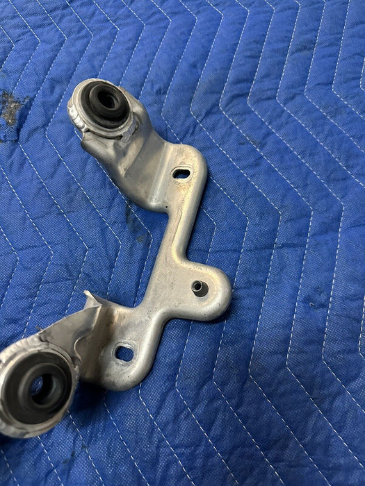 2017 AUDI R8 5.2L V10 FRONT LEFT RADIATOR MOUNT BRACKET OEM 4S0 121 259 E
