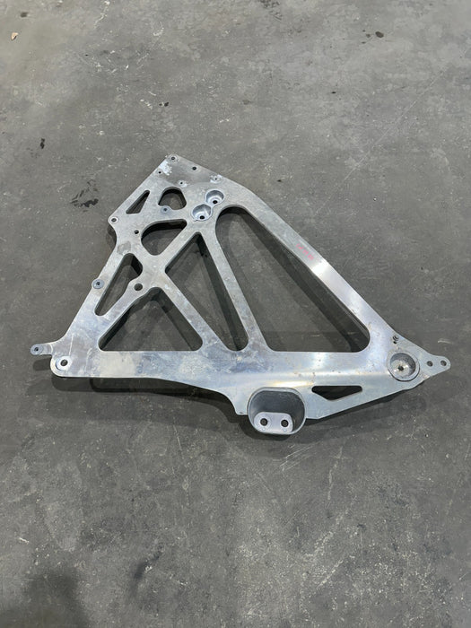 2024 BMW M3 M4 G80 G82 FRONT RIGHT BRACKET BRACE OEM 9504172