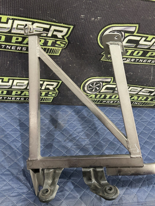 2014 AUDI R8 FRONT DRIVER FRAME RAIL BRACE FENDER MOUNT BRACKET 420 805 357 C