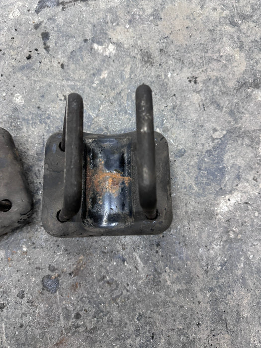 2017 NISSAN TITAN XD LEFT RIGHT LEAF SPRING MOUNT BRACKETS OEM