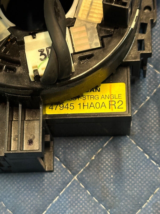 2016-2019 NISSAN TITAN XD STEERING WHEEL CLOCK SPRING OEM 47945 1HA0A R2