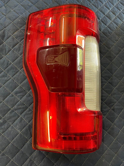 2017 2018 2019 FORD F250 F350 F450 DRIVER LEFT TAIL LIGHT OEM *SCRATCHES*