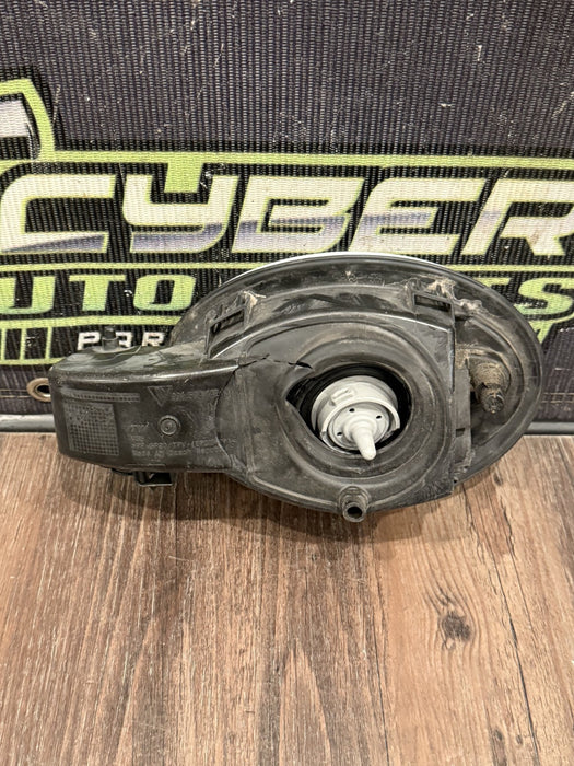 2014 PORSCHE 911 TURBO S 991 WHITE GAS FUEL LID CAP ASSEMBLY OEM