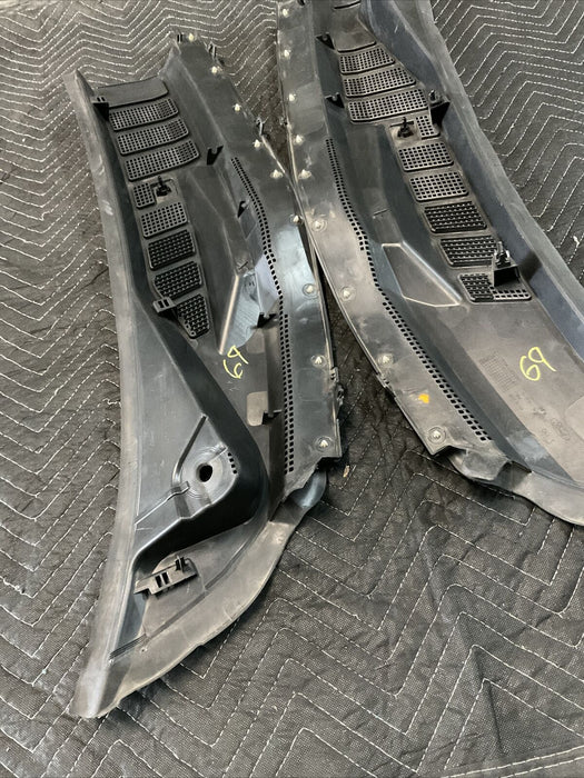 2017 FORD F250 F350 SUPER DUTY WINDSHIELD WIPER VENT COWL PANEL OEM