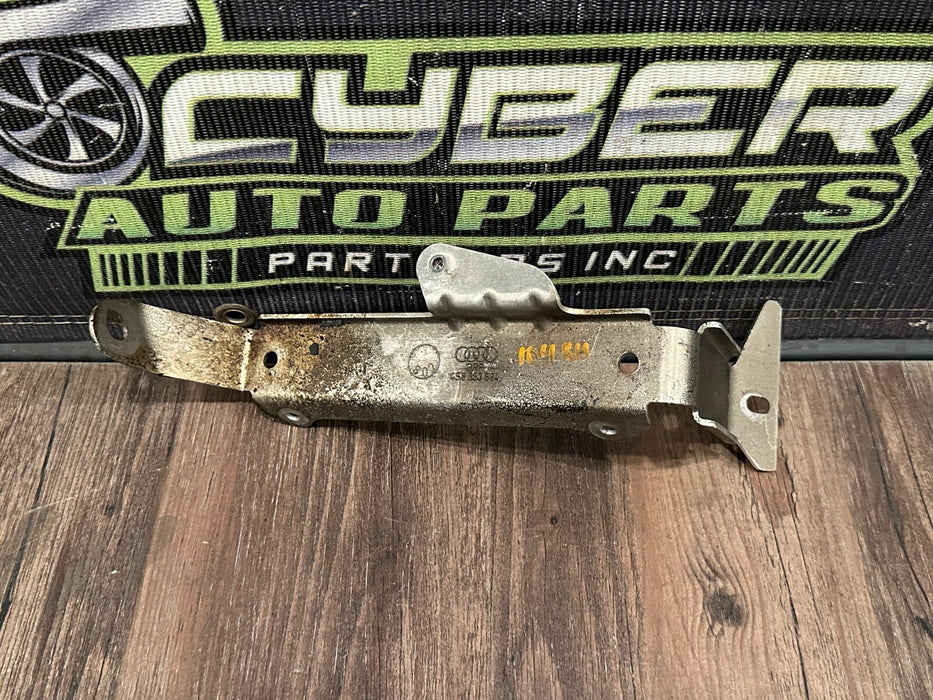 2021 AUDI R8 REAR PASSENGER RIGHT BRACKET OEM 4S8 863 584