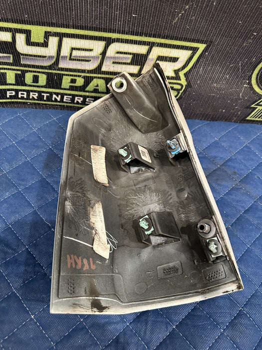 2017-2019 FORD F250 F350 F450 RIGHT CAB CORNER METALLIC WHITE (UG) OEM {READ}