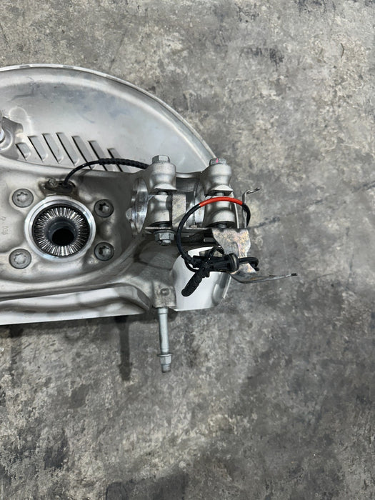 2024 BMW M3 M4 G80 G82 FRONT RIGHT SPINDLE KNUCKLE HUB OEM 8K MILES