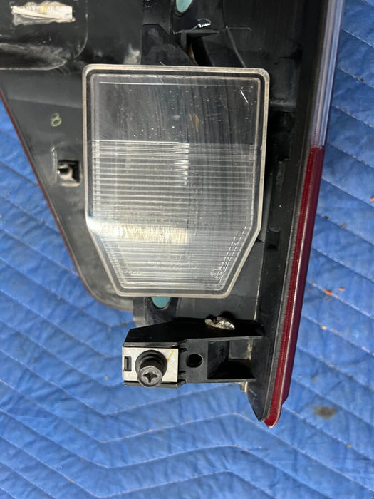 2016 2019 NISSAN TITAN XD PASSENGER RIGHT HALOGEN TAIL LIGHT 26550 EZ20D OEM