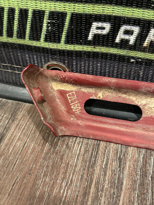 2016 2019 NISSAN TITAN XD PRO-4X FENDER BRACKET OEM