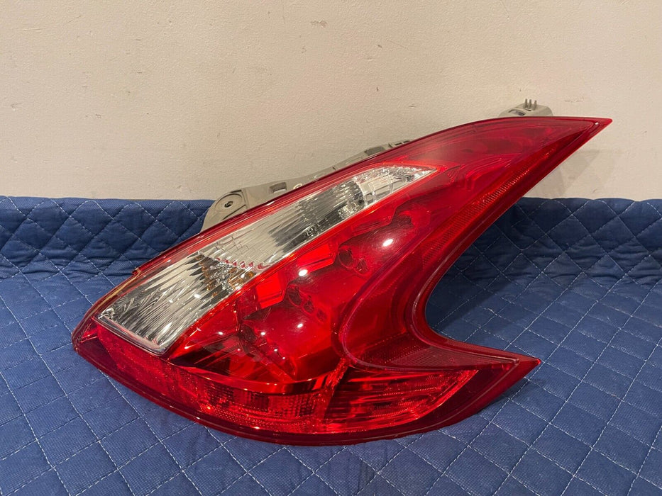 2014 NISSAN 370Z NISMO REAR PASSENGER RIGHT TAILIGHT OEM *DAMAGED & CHIPPED*