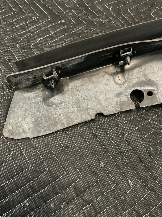 2013 INFINITI JX35 FRONT RIGHT PASSENGER FENDER HOOD SEAL COVER TRIM 638E8-3JA0A