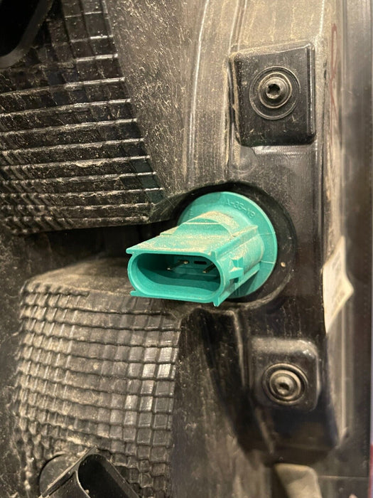 2017-2019 FORD F250 F350 HALOGEN PASSENGER RIGHT TAILIGHT OEM