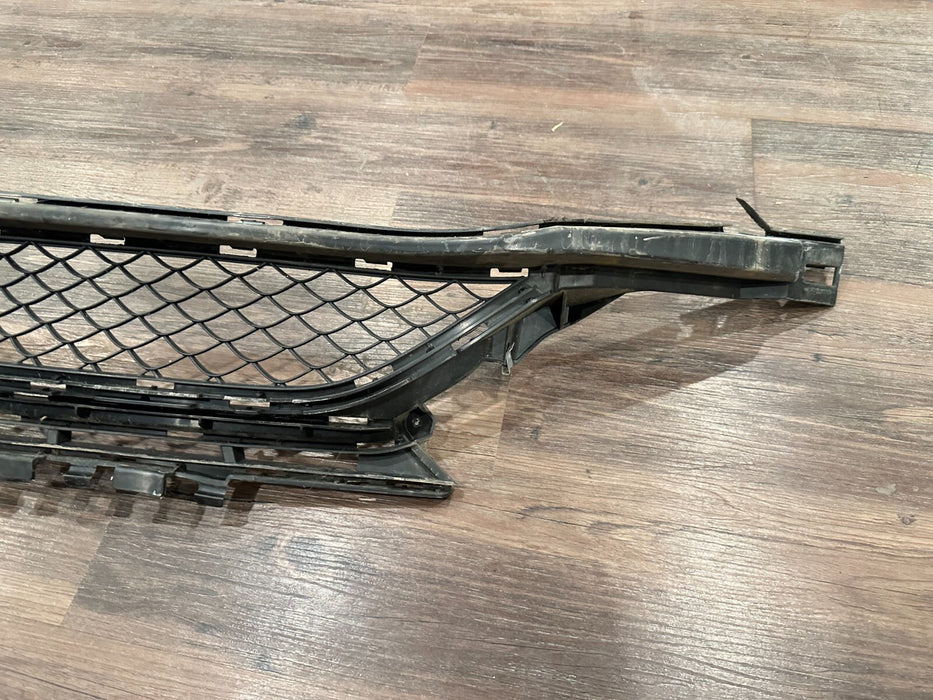 2017 MERCEDES-BENZ C63 AMG CONV FRONT BUMPER LOWER GRILLE OEM *2 BROKEN TABS*