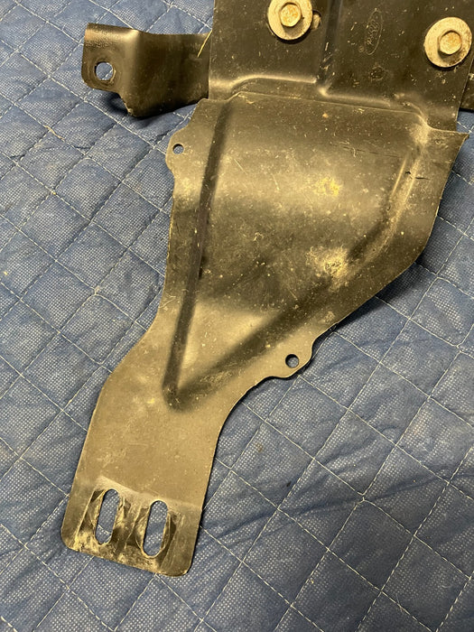 2020 FORD F250 F350 FRONT DRIVER LEFT BUMPER MOUNTING BRACKE OEM