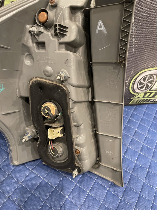 2014 TOYOTA PRIUS V REAR RIGHT PASSENGER TAILLIGHT TAIL LIGHT OEM