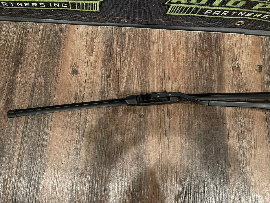 2014 TOYOTA PRIUS V FRONT DRIVER LEFT LH WINDSHIELD WIPER OEM