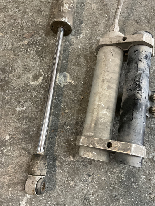 2018 FORD F350 REAR AFTERMARKET STRYKER 4 INCH SHOCK STRUT W/ DUAL RESERVOIR
