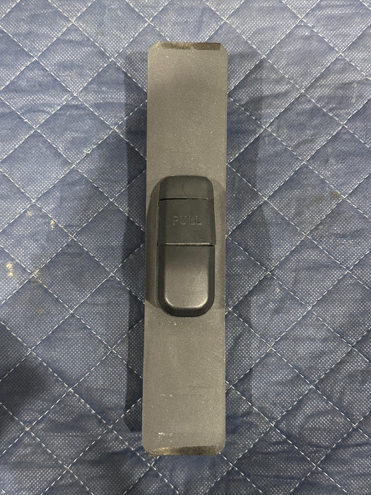 2017 FORD F250 F350 F450 LARIAT LEFT SEATBELT ADJUSTER BRACKET BLACK ~WEAR ~