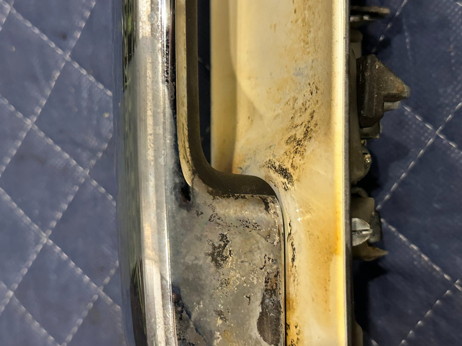 2017-2019 FORD F250 F350 FRONT RIGHT DOOR HANDLE TRI COAT (UG) OEM *BURN DAMAGE*