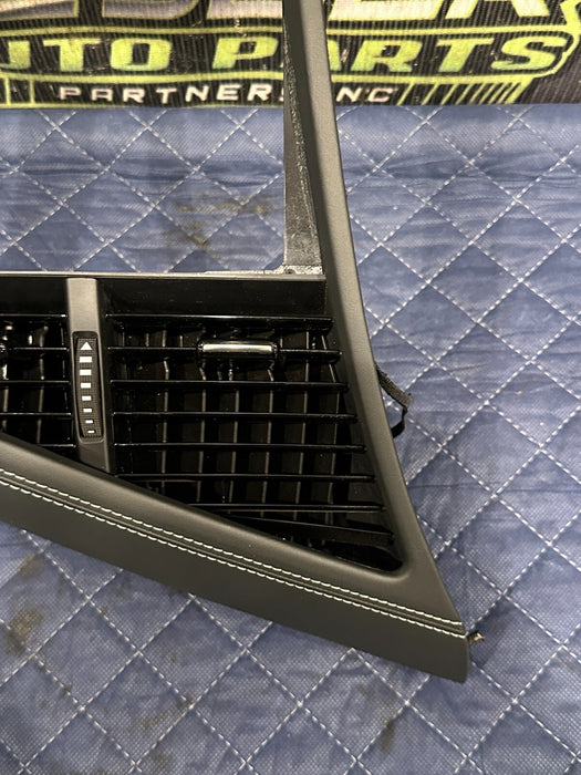 2012 AUDI R8  FRONT CENTER DASH AIR VENT A/C TRIM BEZAL 423 820 951